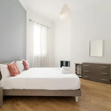 Guesthost - Modern & Cozy In X4 Apartmán Milán